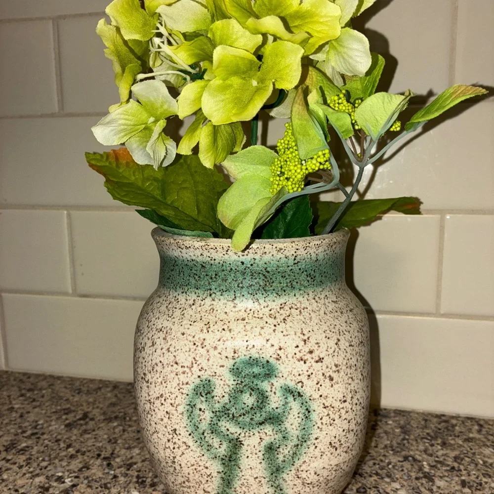 Speckled‎ Vase with Green Floral Arrangement signed pottery